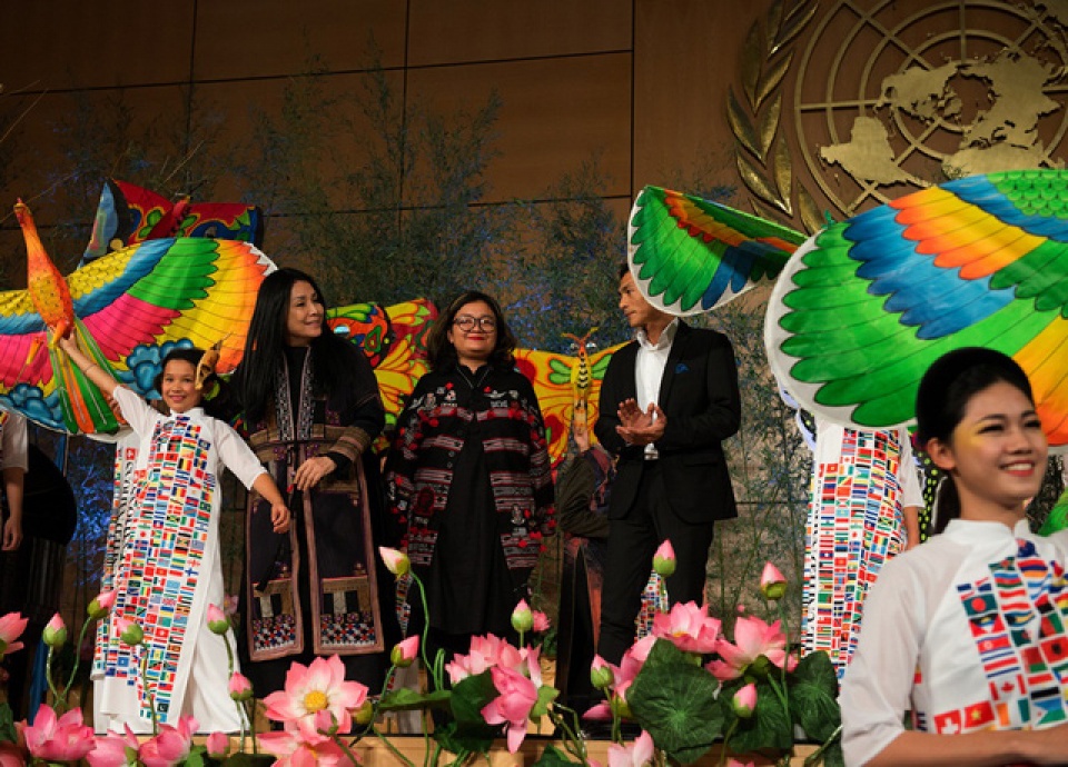 Rực rỡ sắc màu thời trang Việt ở Geneva ruc ro sac mau thoi trang viet o tru so lien hop quoc tai geneva