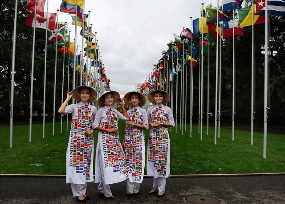 Rực rỡ sắc màu thời trang Việt ở Geneva ruc ro sac mau thoi trang viet o tru so lien hop quoc tai geneva