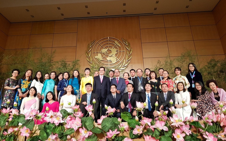 Rực rỡ sắc màu thời trang Việt ở Geneva ruc ro sac mau thoi trang viet o tru so lien hop quoc tai geneva