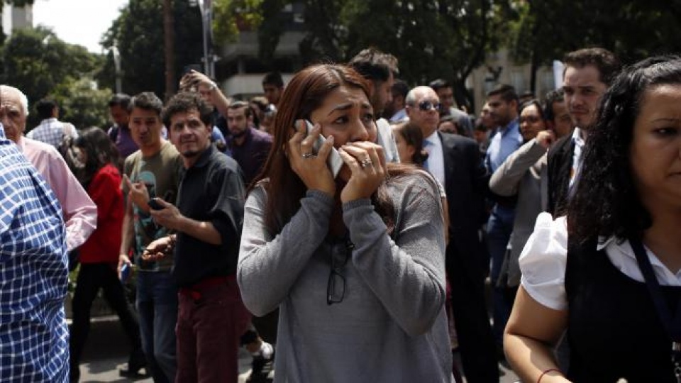 nhung hinh anh tang thuong sau tran dong dat rung chuyen mien trung mexico