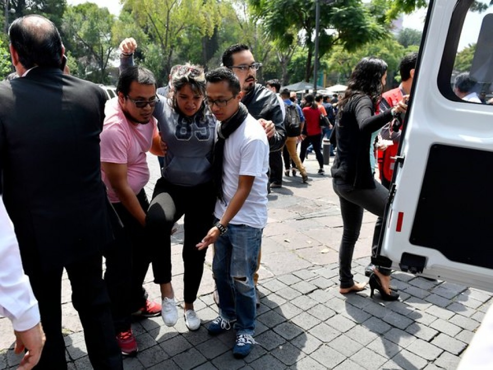 nhung hinh anh tang thuong sau tran dong dat rung chuyen mien trung mexico