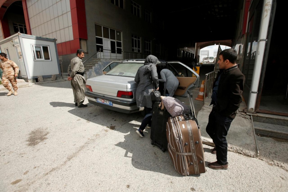 iraq cam ban ngoai te cho khu vuc tu tri nguoi kurd