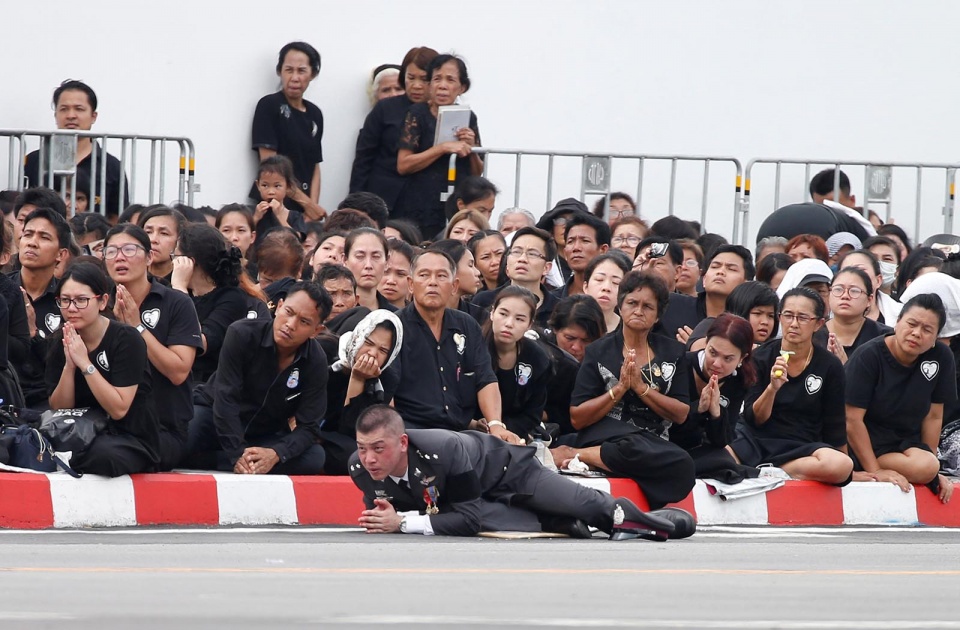 nhung hinh anh xuc dong tai le tang nha vua bhumibol adulyadej