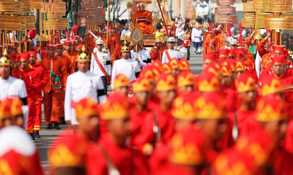 nhung hinh anh xuc dong tai le tang nha vua bhumibol adulyadej