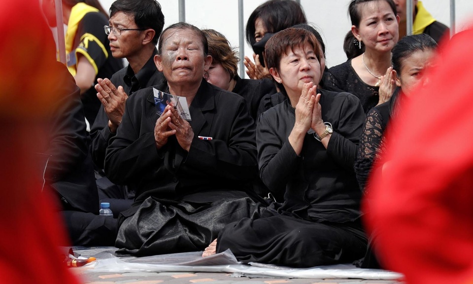 nhung hinh anh xuc dong tai le tang nha vua bhumibol adulyadej