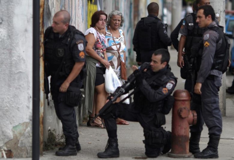 am anh cuoc chien chong ma tuy khoc liet tren duong pho rio de janeiro