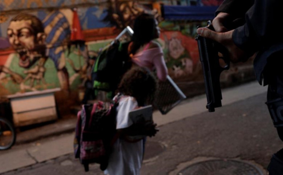 am anh cuoc chien chong ma tuy khoc liet tren duong pho rio de janeiro