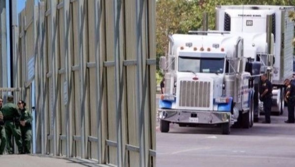 mexico giai cuu gan 180 nan nhan trong mot xe tai buon nguoi