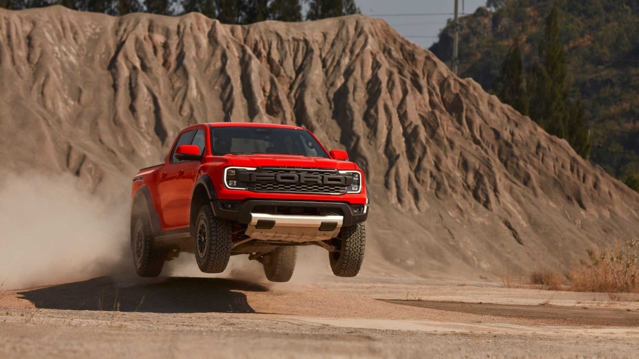 Cận cảnh chi tiết xe bán tải Ford Ranger Raptor 2022