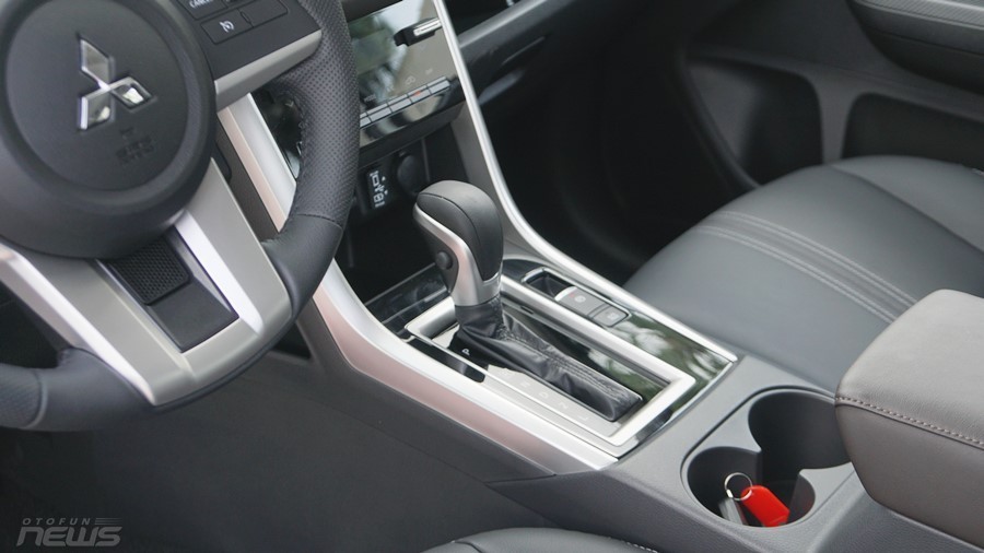 Cận cảnh chi tiết Mitsubishi Xpander 2022 phiên bản AT Premium, giá 648 triệu đồng