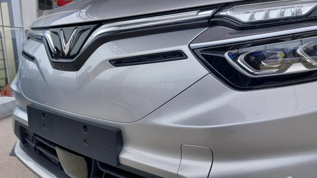 Cận cảnh VinFast VF8 tại Việt Nam, giá hơn 1 tỷ đồng