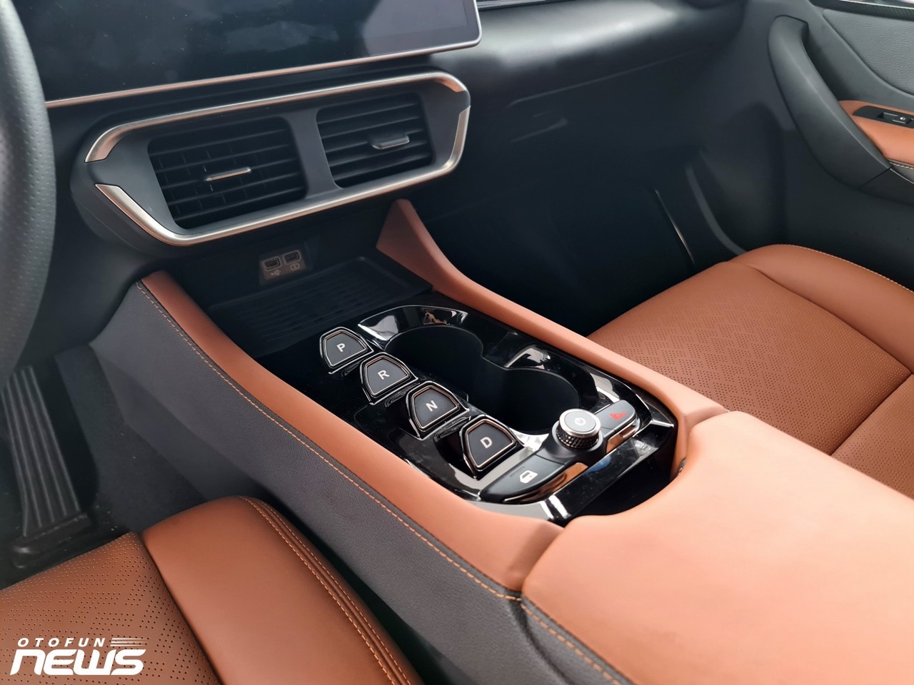 Cận cảnh VinFast VF8 tại Việt Nam, giá hơn 1 tỷ đồng