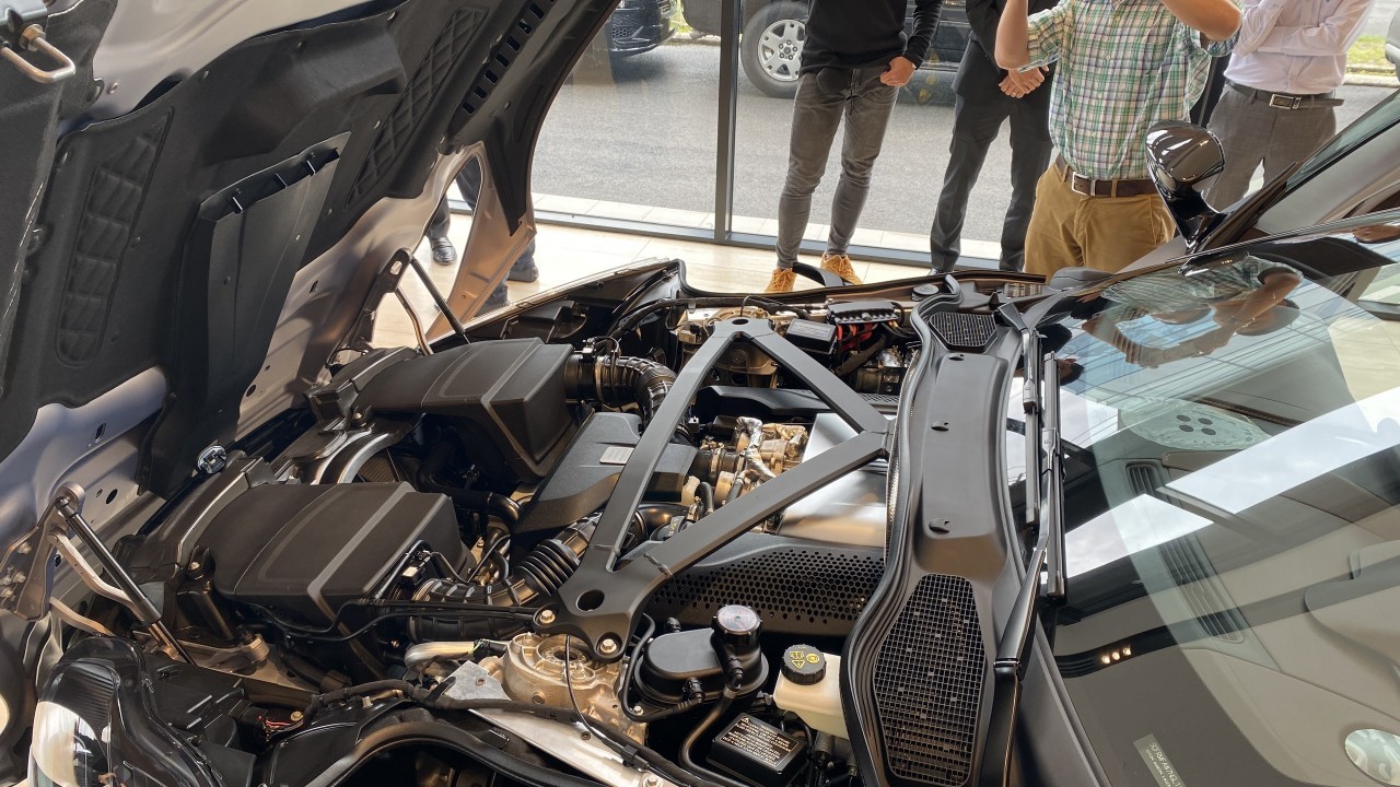 Cận cảnh siêu xe Aston Martin Vantage F1® Edition và DB11 V8 Coupe