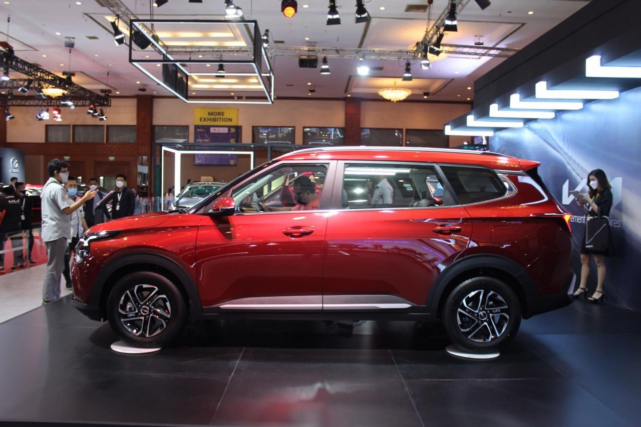Kia Carens 2022 ra mắt tại Indonesia, giá từ 621 triệu đồng