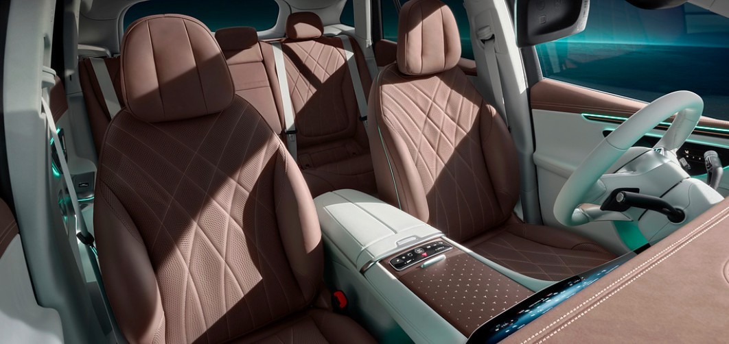 Cận cảnh nội thất Mercedes-Benz EQE sẽ ra mắt ngày 16/10