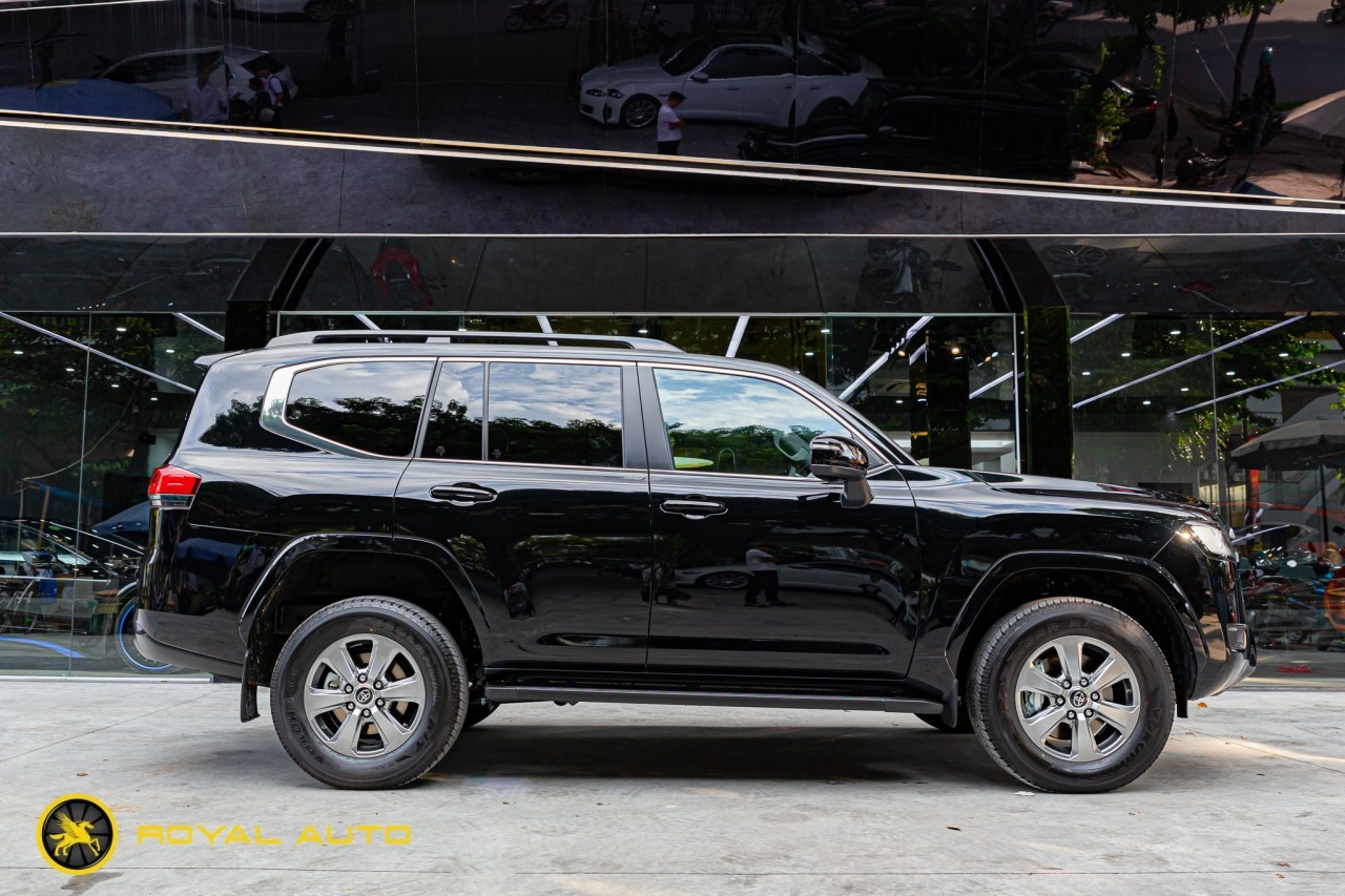 Cận cảnh chi tiết Toyota Land Cruiser LC300 Cận cảnh chi tiết Toyota Land Cruiser LC300