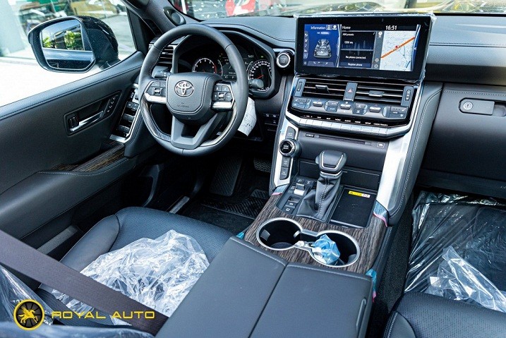 Cận cảnh chi tiết Toyota Land Cruiser LC300 Cận cảnh chi tiết Toyota Land Cruiser LC300