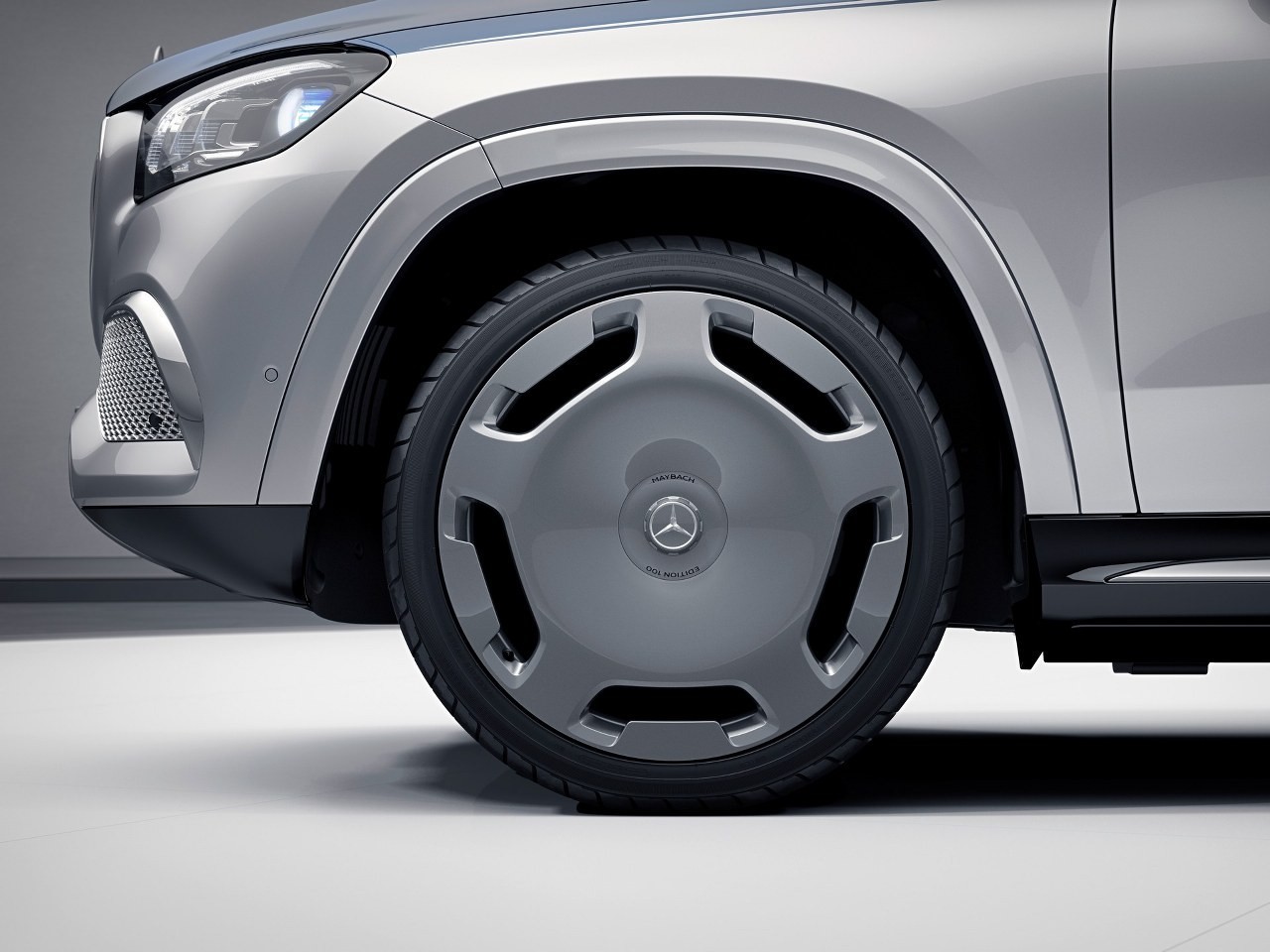 Cận cảnh Maybach GLS và Maybach S-Class đặc biệt giới hạn 100 chiếc