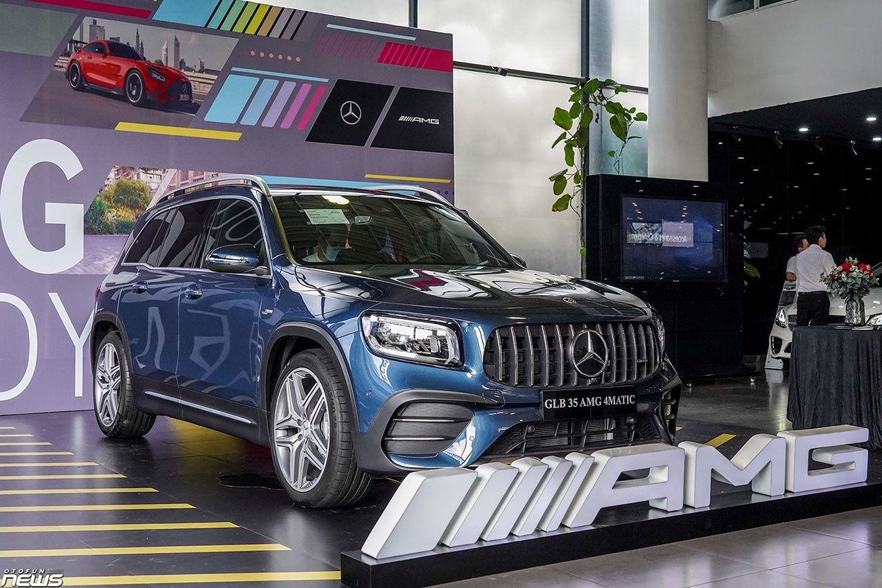 Mercedes-AMG GLB 35 trưng bày tại đại lý chính hãng ở Hà Nội. Mercedes-AMG GLB 35 trưng bày tại đại lý chính hãng ở Hà Nội.