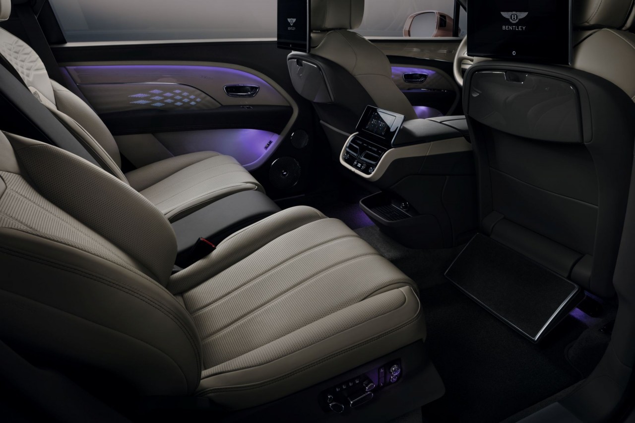 Cập nhật bảng giá Bentley Bentayga EWB 2023 tại Việt Nam