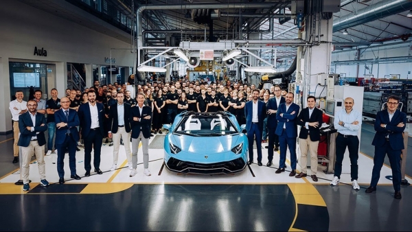Cận cảnh siêu xe Lamborghini Aventador cuối cùng xuất xưởng