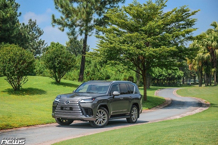 Lexus LX600