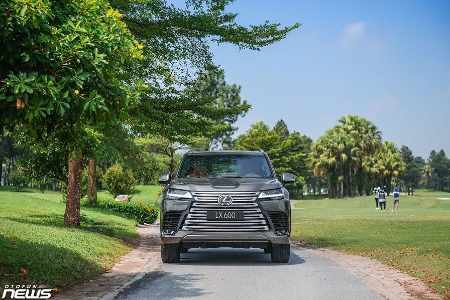 Cận cảnh chi tiết Lexus LX600 Vip tại Việt Nam, giá hơn 9 tỷ đồng