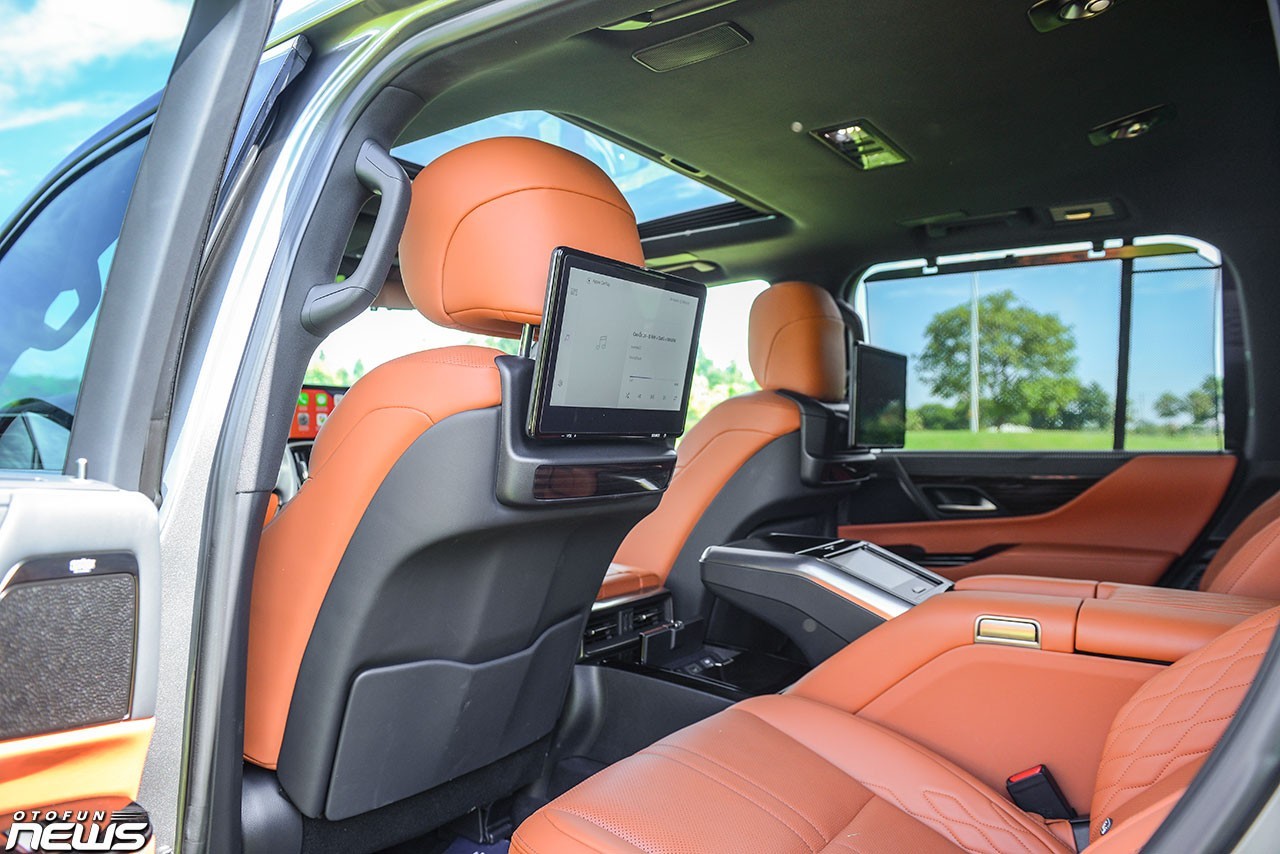 Cận cảnh chi tiết Lexus LX600 Vip tại Việt Nam, giá hơn 9 tỷ đồng