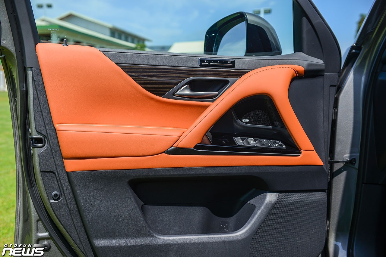 Cận cảnh chi tiết Lexus LX600 Vip tại Việt Nam, giá hơn 9 tỷ đồng