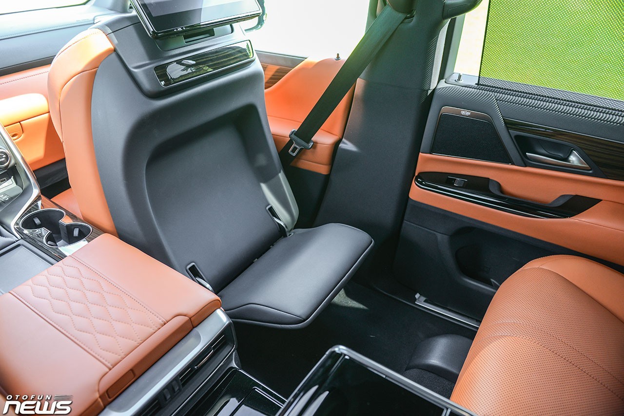 Cận cảnh chi tiết Lexus LX600 Vip tại Việt Nam, giá hơn 9 tỷ đồng