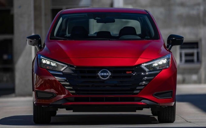  Logo Nissan mới nhất cũng được áp dụng trên Almera 2023.