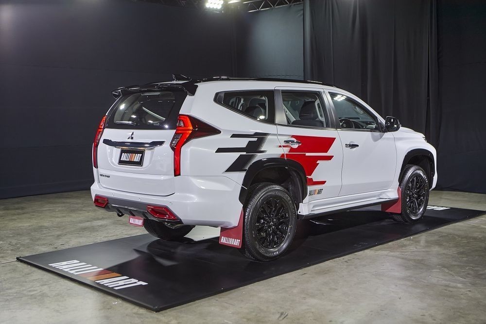 Cận cảnh Mitsubishi Pajero Sport Ralliart 2022
