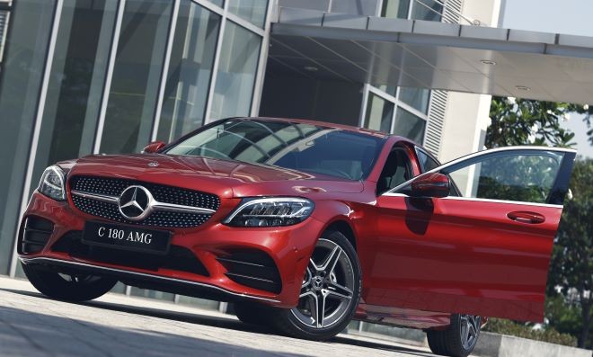Cơ hội trúng Mercedes-Benz C 180 AMG khi mua xe cuối năm
