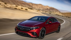 Cận cảnh xe ô tô điện Mercedes-AMG EQS 53 đầu tiên, giá từ 208.000 USD