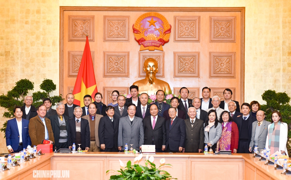 thu tuong gap mat hoi giao duc cham soc suc khoe cong dong viet nam