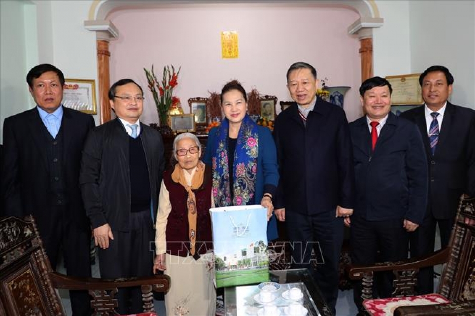 chu tich quoc hoi nguyen thi kim ngan tham xa nong thon moi tai tinh hung yen