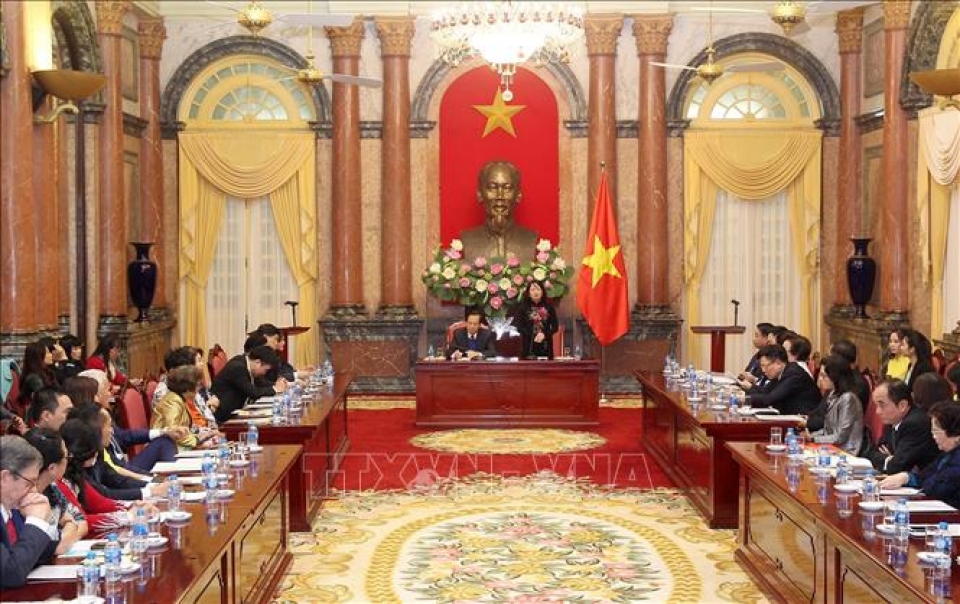 pho chu tich nuoc dang thi ngoc thinh gap mat tri an nhung tam long vang