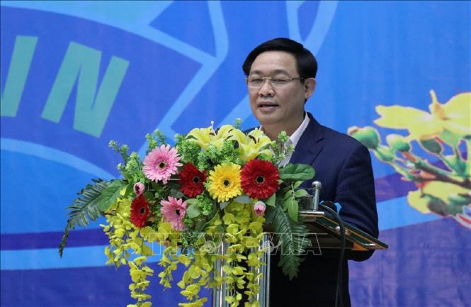 Phó Thủ tướng Vương Đình Huệ tặng quà Tết cho người lao động khó khăn tại Gia Lai pho thu tuong vuong dinh hue tang qua tet cho nguoi lao dong kho khan tai gia lai