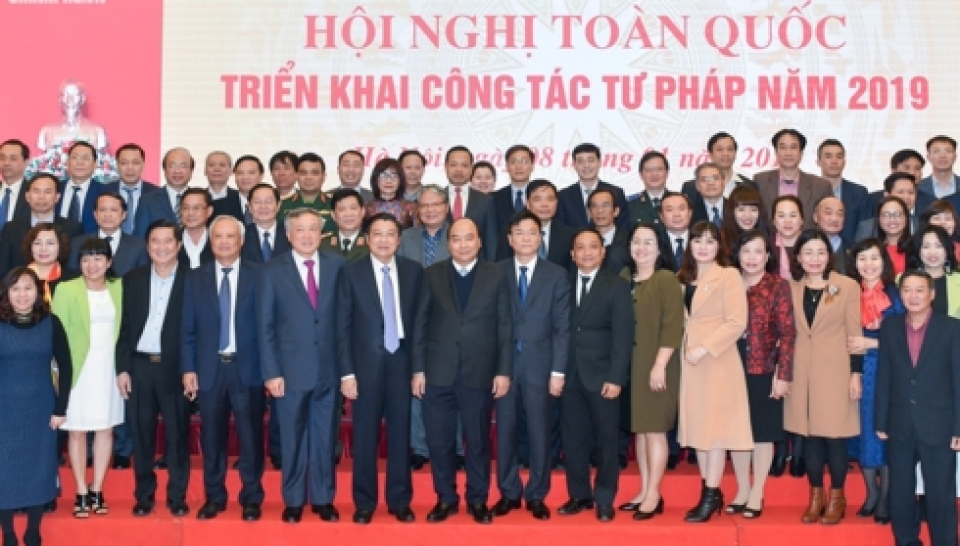 Thủ tướng Nguyễn Xuân Phúc: Bộ Tư pháp phải là “người gác gôn” của Chính phủ trong các vấn đề pháp lý quốc tế thu tuong bo tu phap phai la nguoi gac gon cua chinh phu trong cac van de phap ly quoc te