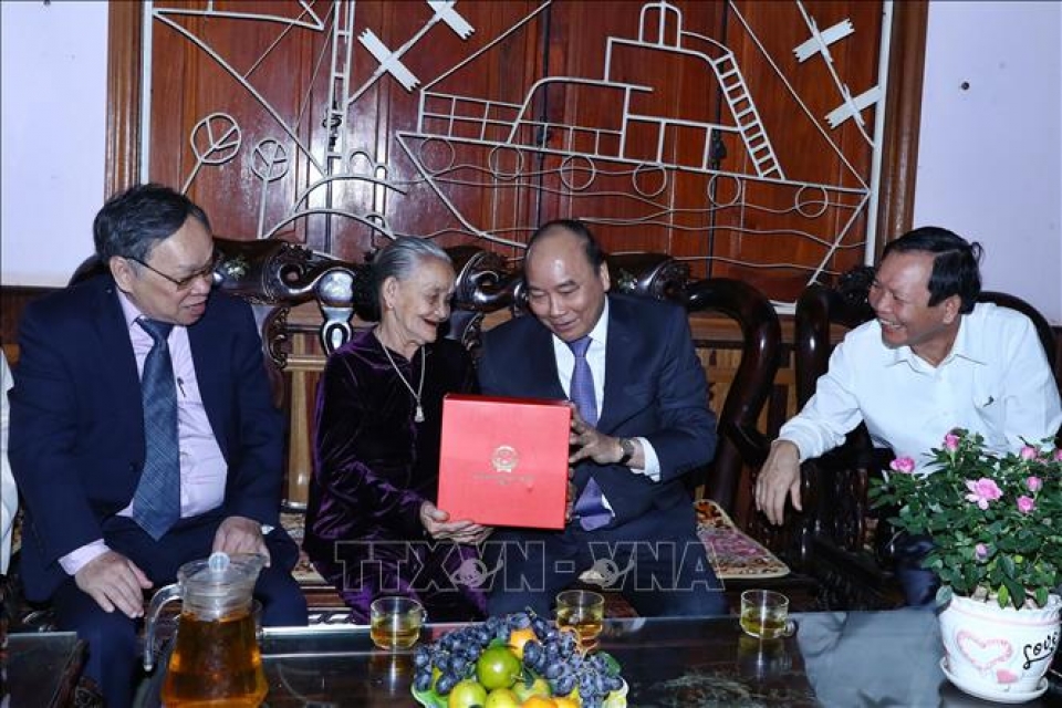 Thủ tướng kiểm tra công tác ứng trực sẵn sàng chiến đấu tại Công an tỉnh Đắk Nông thu tuong kiem tra cong tac ung truc san sang chien dau tai cong an tinh dak nong