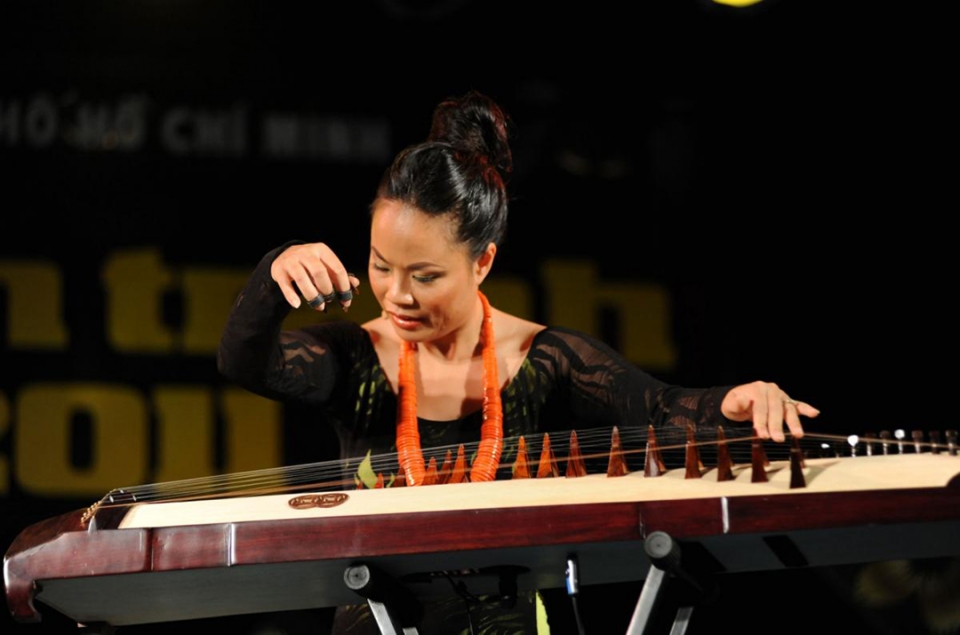 Tiếng đàn tranh mới lạ của Vanessa Vo tieng dan tranh moi la cua vanessa vo