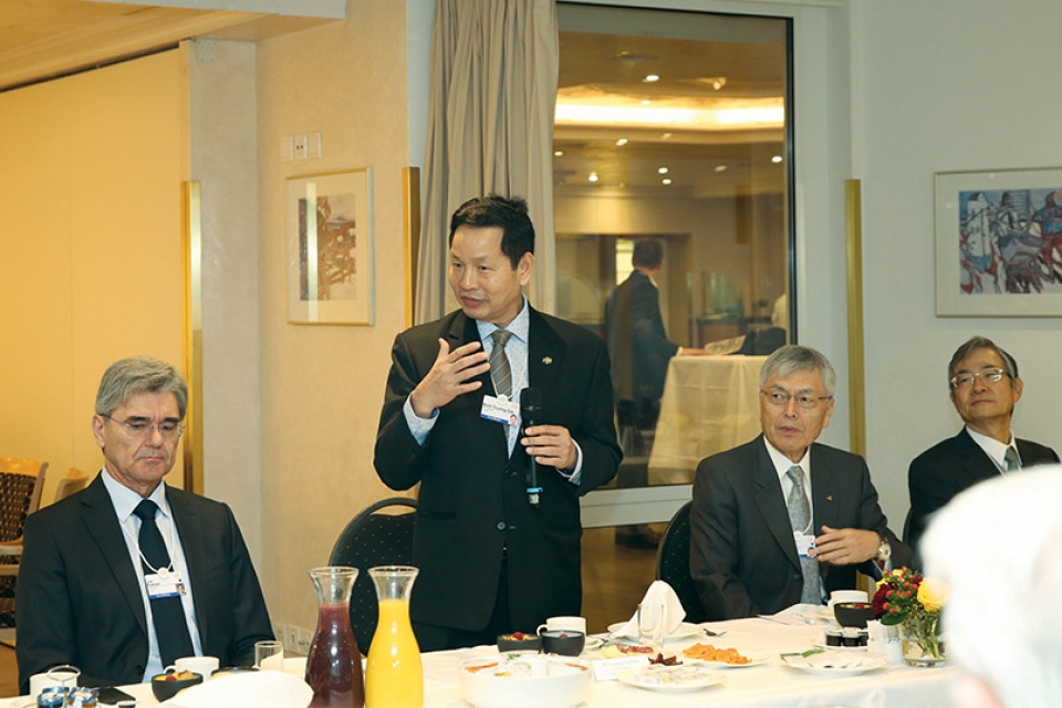 vi the khac biet tren san choi toan cau