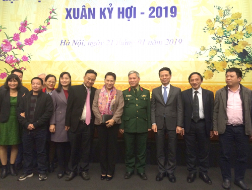 chu tich quoc hoi gap mat bao chi nhan dip xuan moi