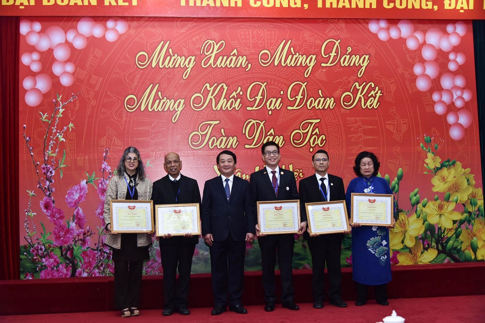 mat tran la khoi doan ket toan dan trong do co ba con kieu bao gop phan xay dung dat nuoc