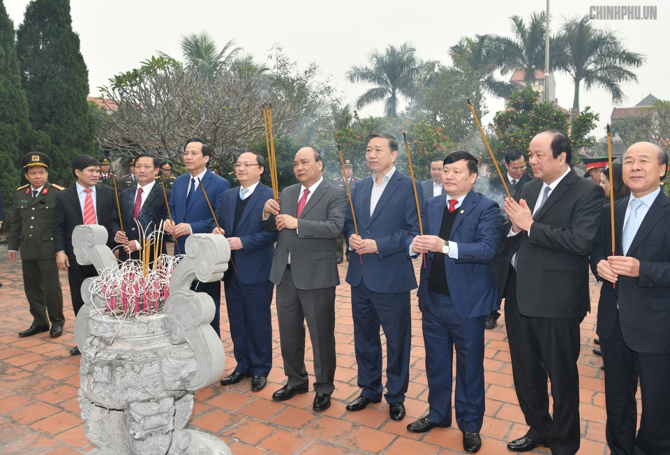 thu tuong tham chuc tet nguoi ngheo gia dinh chinh sach