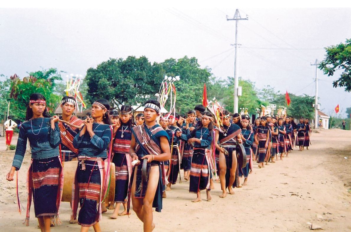 ngay tet ban hay thu giai ma cau do cua dong bao gia rai jrai