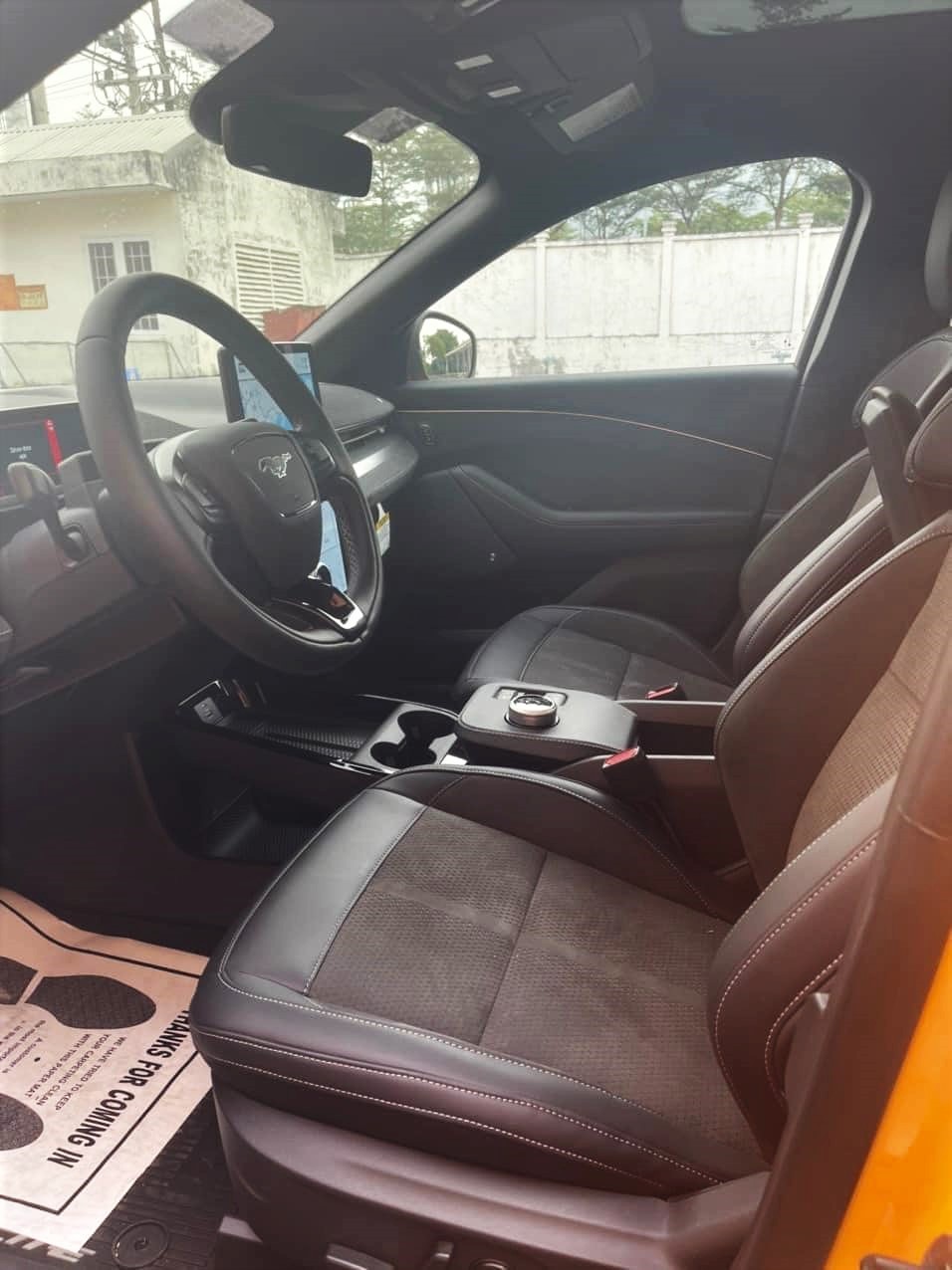 Xe thể thao thuận điện Ford Mustang Mach-E về đến Việt Nam