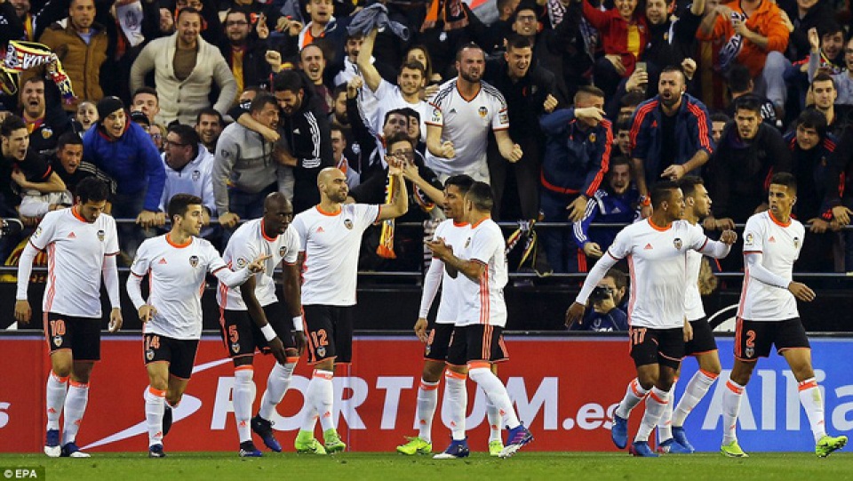 real madrid guc nga truoc valencia tai mestalla