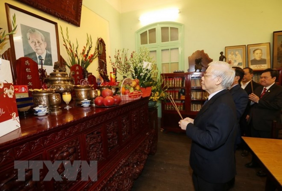 tong bi thu chu tich nuoc thap huong tuong niem nguyen tong bi thu le duan truong chinh