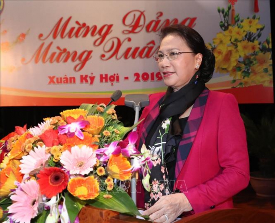 chu tich quoc hoi nguyen thi kim ngan tham va chuc tet tai tong cuc hai quan